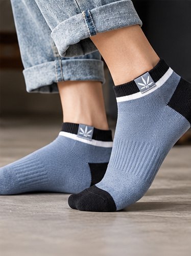Cady blue-navy worn ankle socks with leaf cuff motif