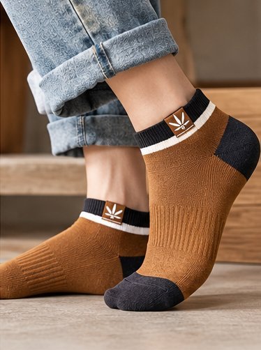 Cady camel-navy worn ankle socks with leaf cuff motif